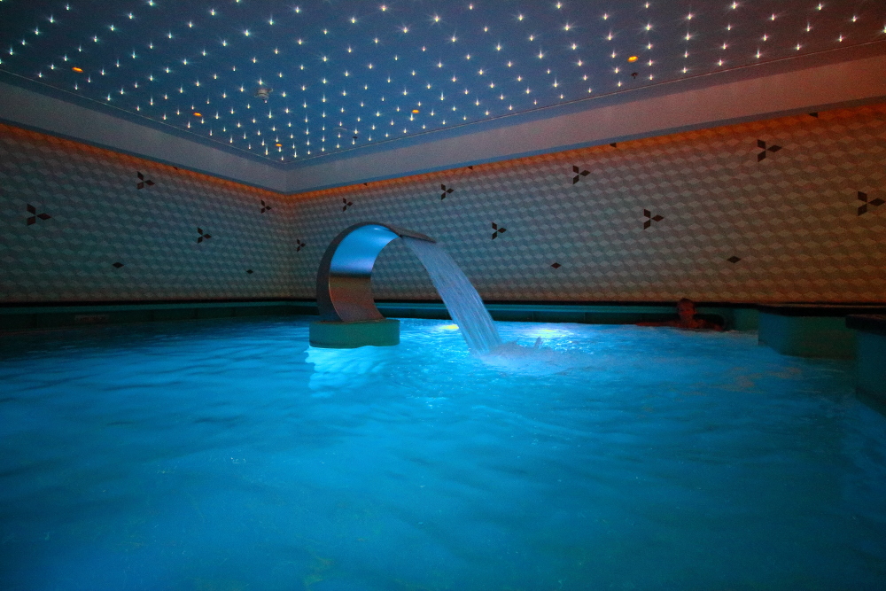 Norwegian Getaway spa therapy pool at night