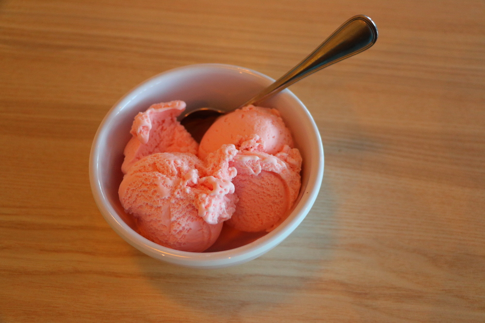 strawberry ice cream dessert from Norwegian Getaway buffet
