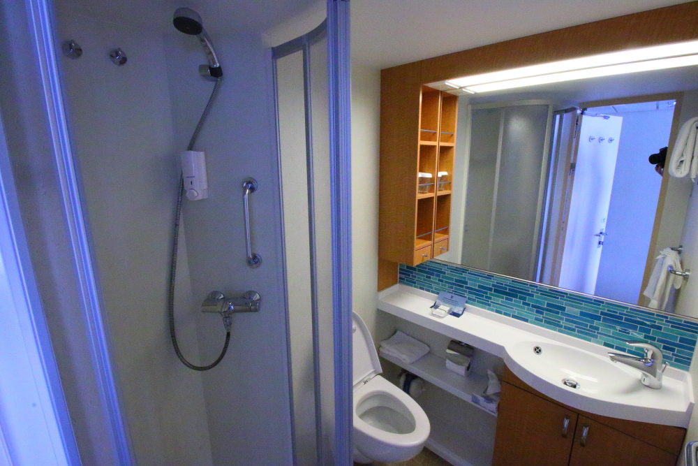 Balcony cabin 7220 on Allure Of The Seas