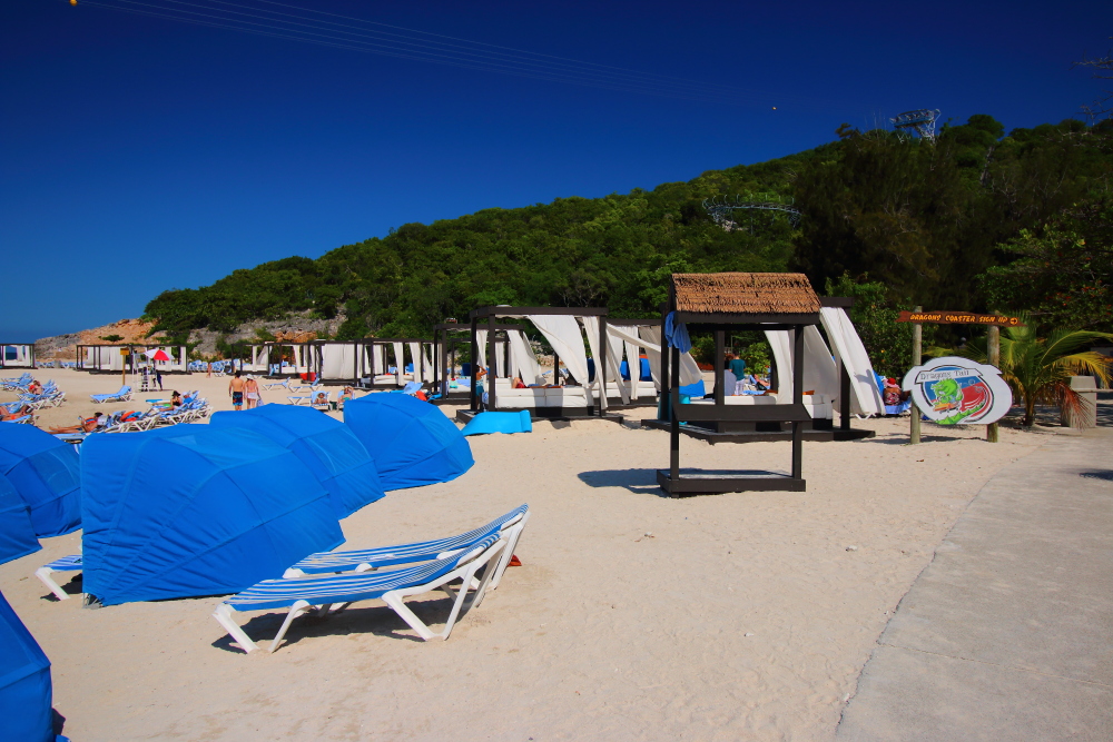 beach lovers on Adrenaline Beach in Labadee