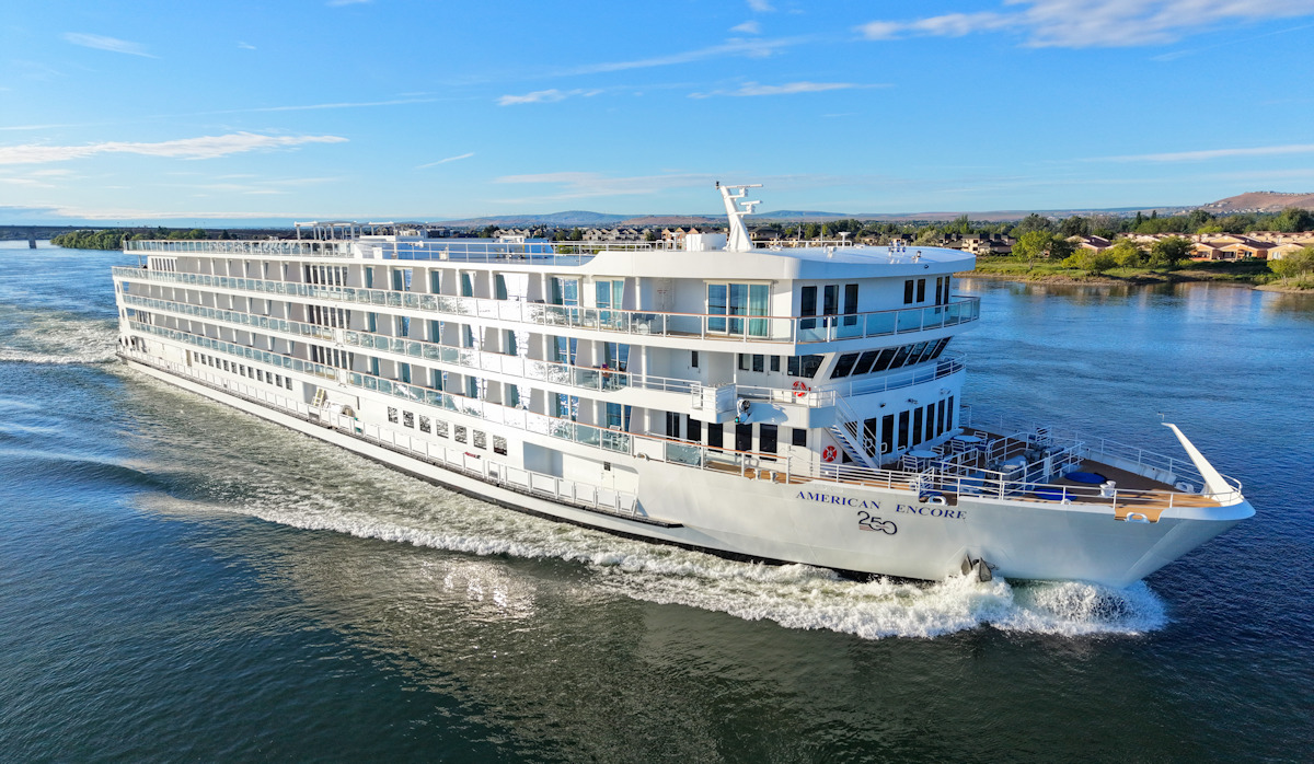 American Pioneer cruise ship on the Columbia River