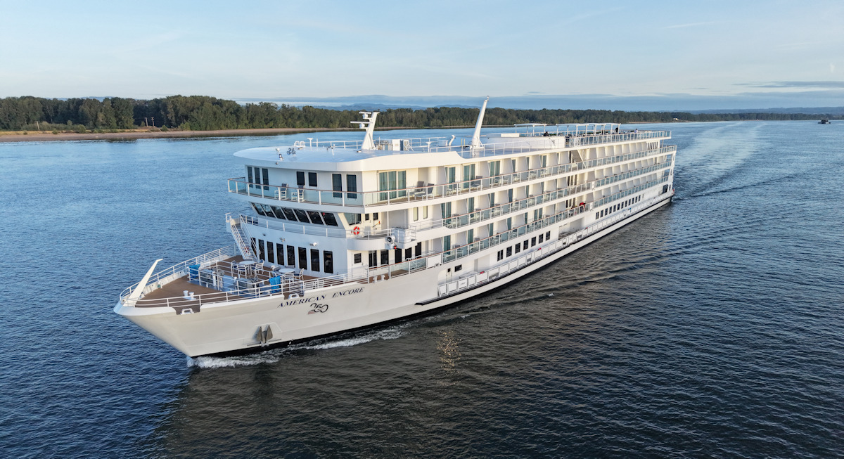 American Encore cruising on the Columbia River