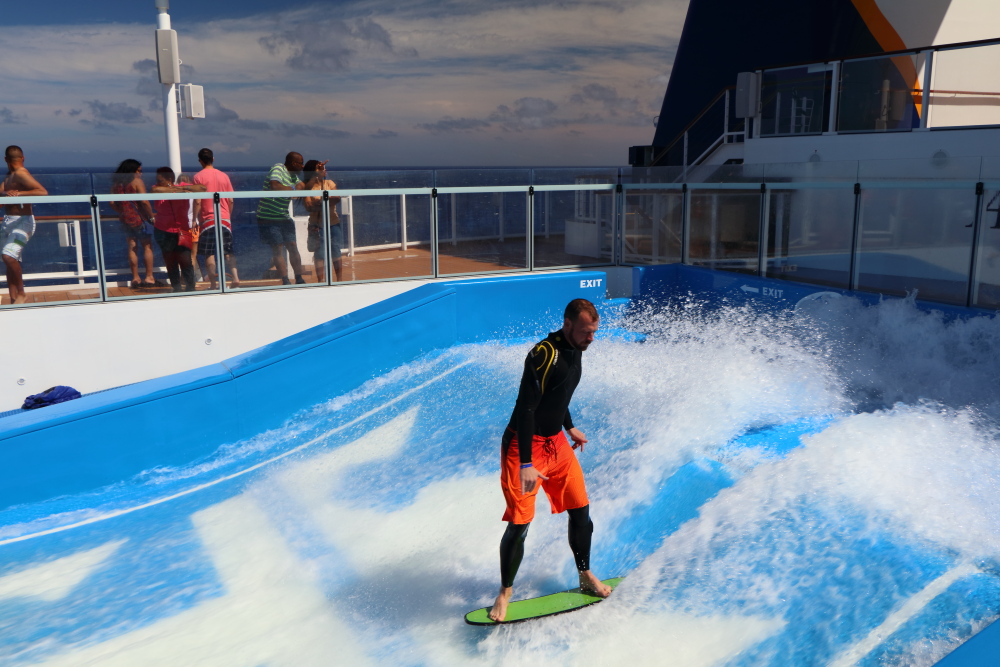 Flowrider surf simulator on Anthem Of The Seas