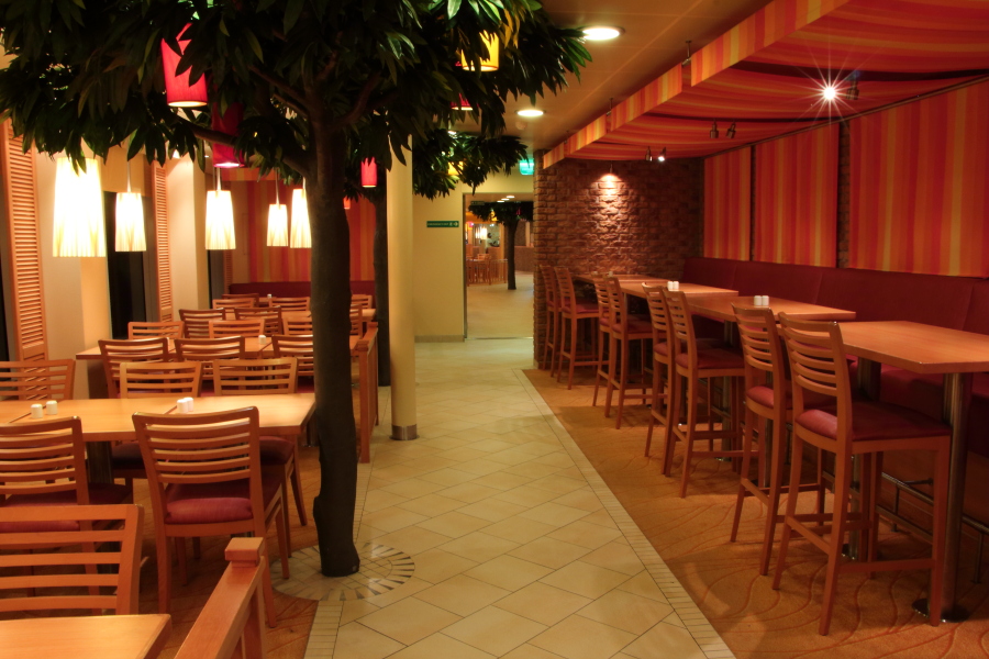 Carnival Breeze buffet restaurant on Lido deck