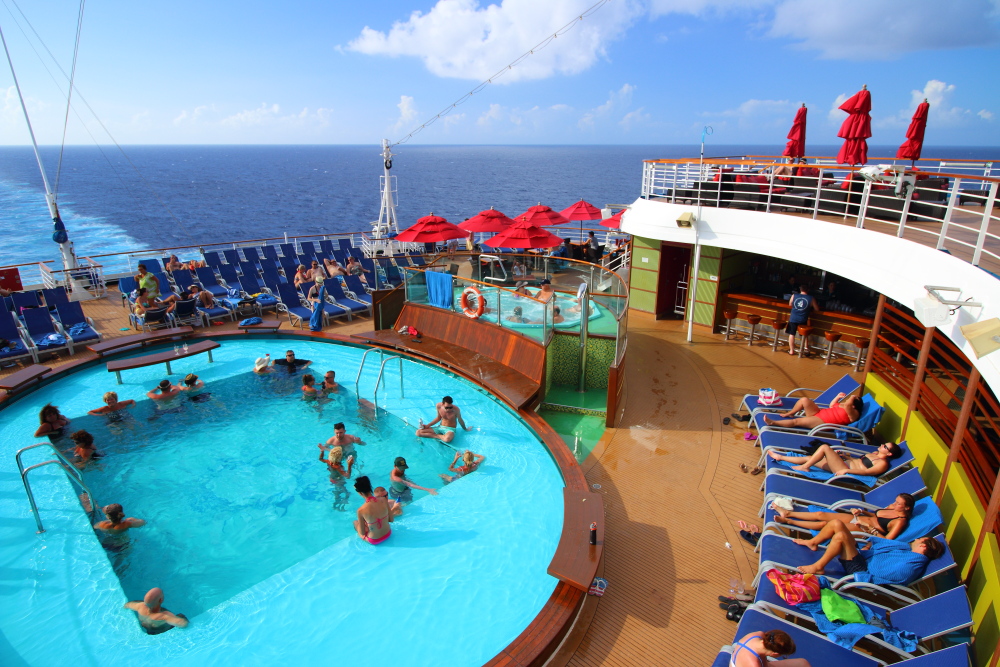 Carnival Breeze aft pool