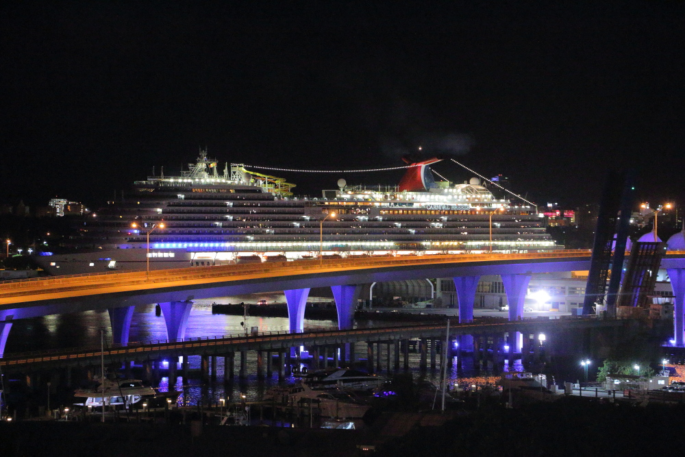 Carnival Breeze in Miami