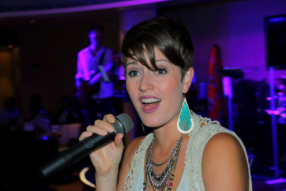Sarah Tweedle singer