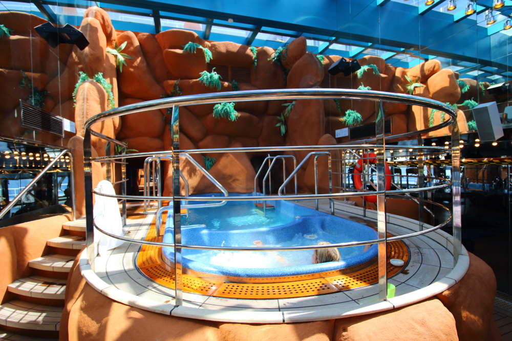 Secret hidden Jacuzzi in the Carnival Freedom gym