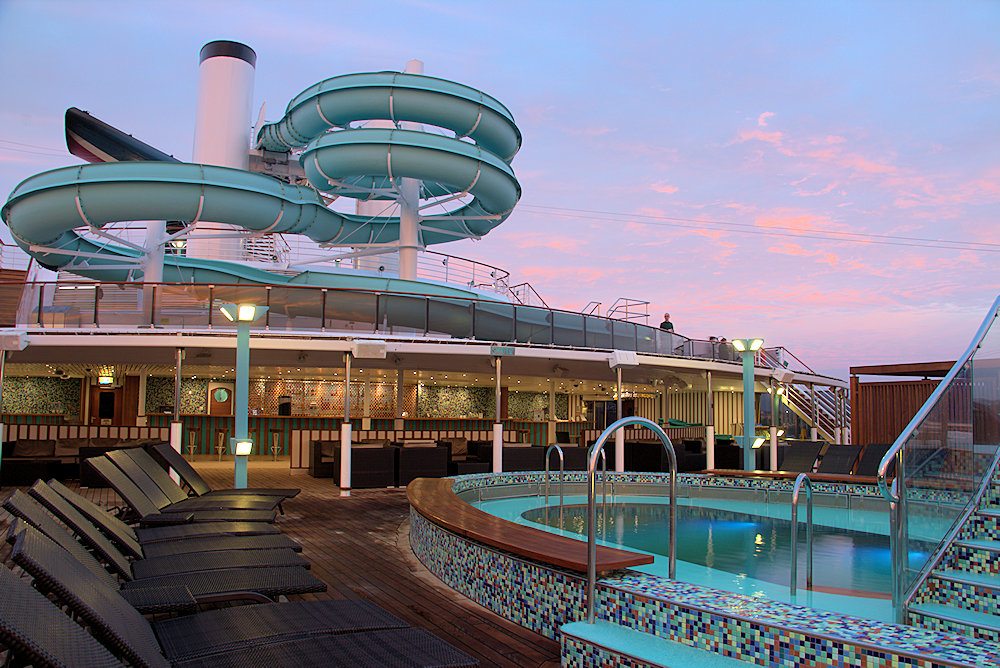 Carnival Miracle serenity area