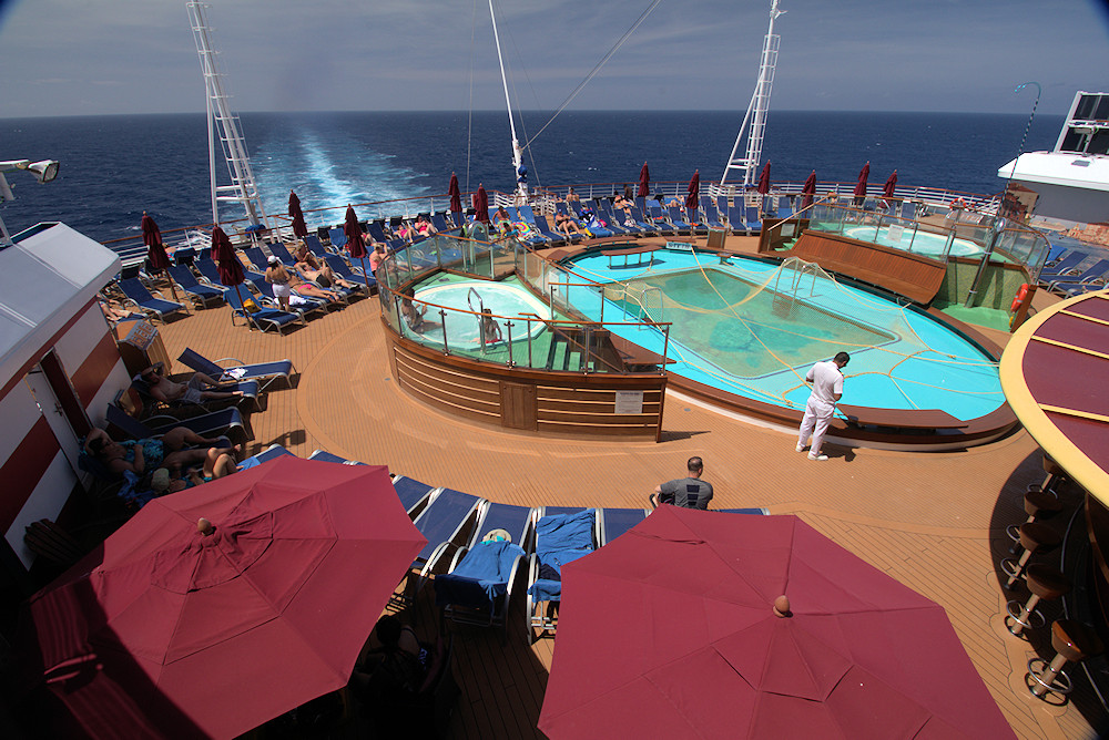 Carnival Vista aft pool closed