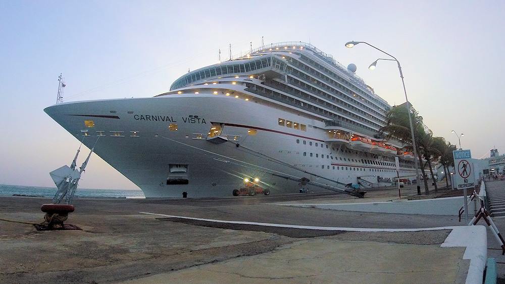 Carnival Vista in Aruba