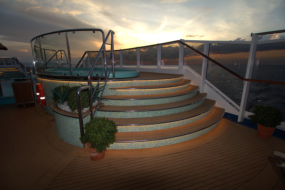 Carnival Vista Havana whirlpool