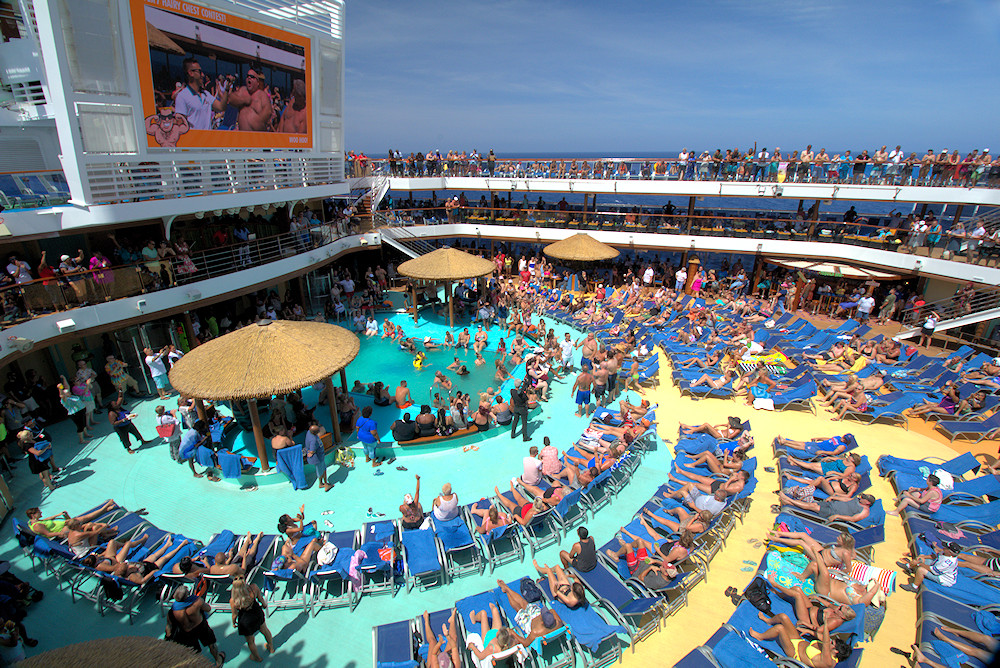 Carnival Vista Lido pool