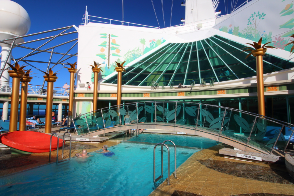 Independence Of The Seas solarium pool