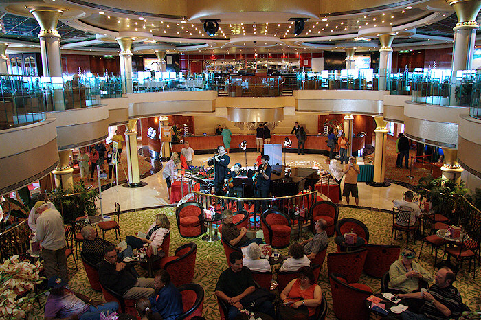 Norwegian Star atrium