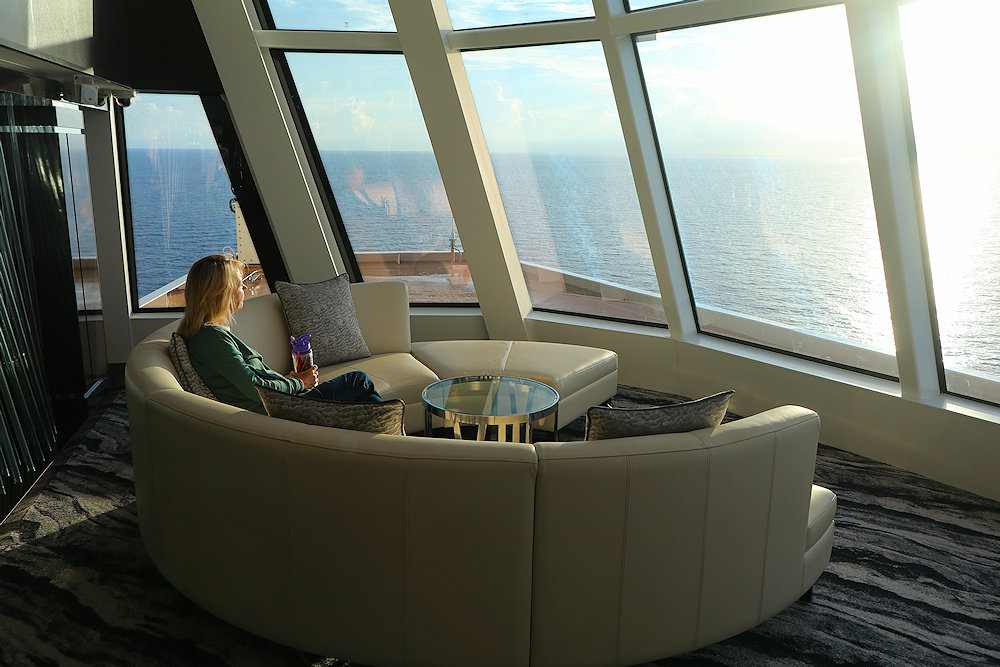 Norwegian Bliss observation lounge