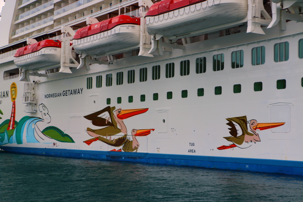 Norwegian Getaway pelican hull art