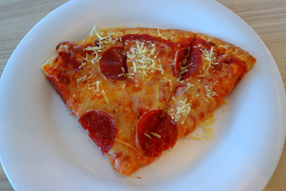 Norwegian Getaway pizza from the lunch buffet