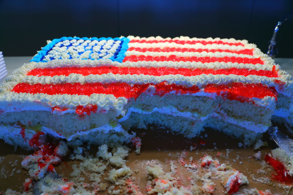 Norwegian Getaway buffet - sheet cake dessert