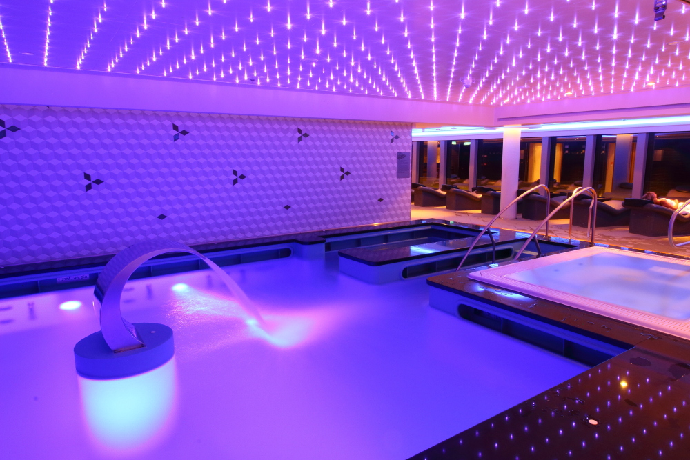 Spa thermal suite therapy pool on Norwegian Getaway