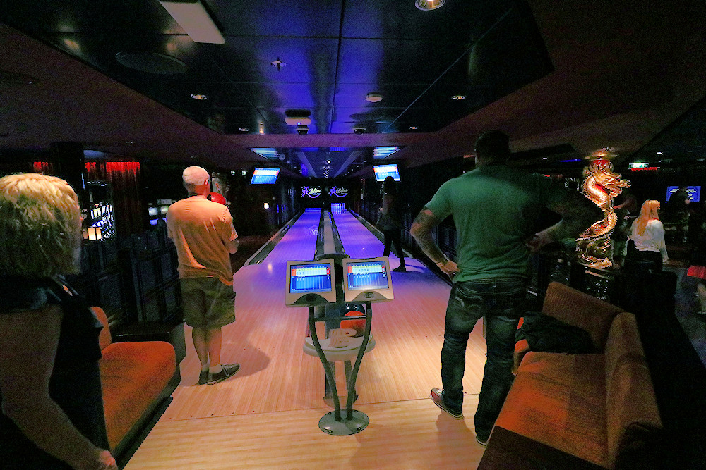 Norwegian Pearl bowling alley