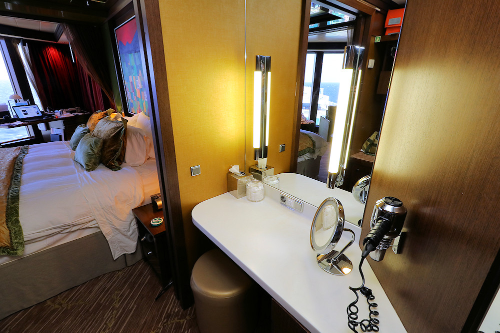 Norwegian Pearl Deluxe Owners Suite dressing room