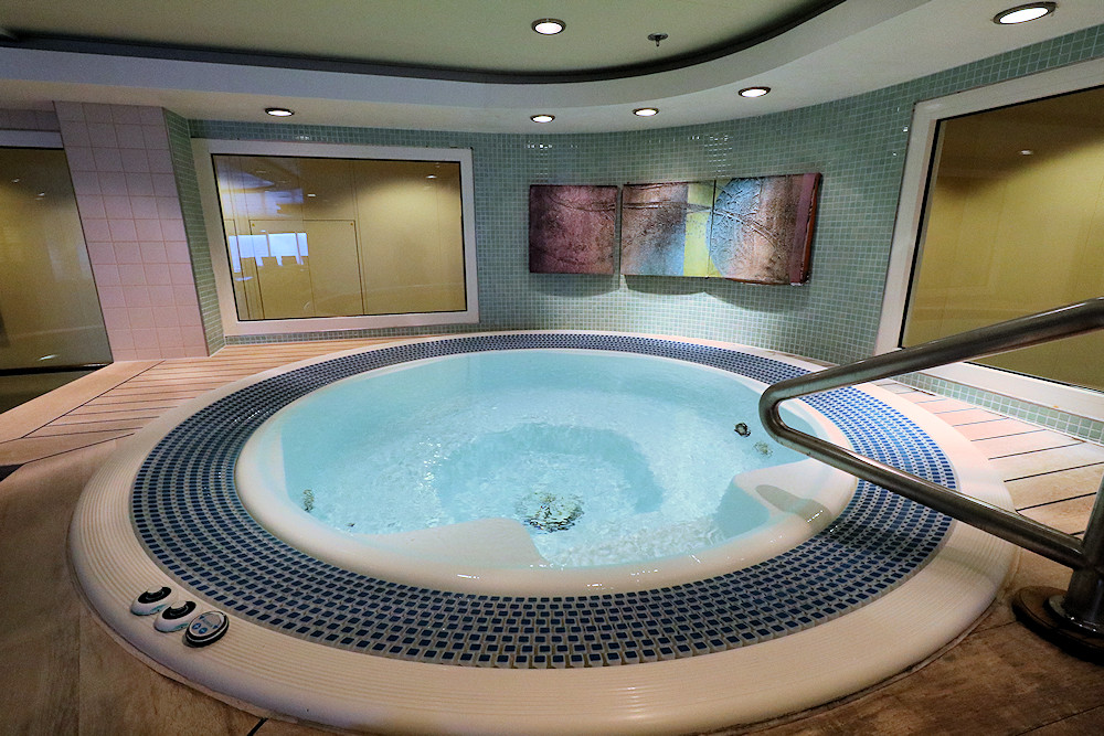 Norwegian Pearl spa Jacuzzi