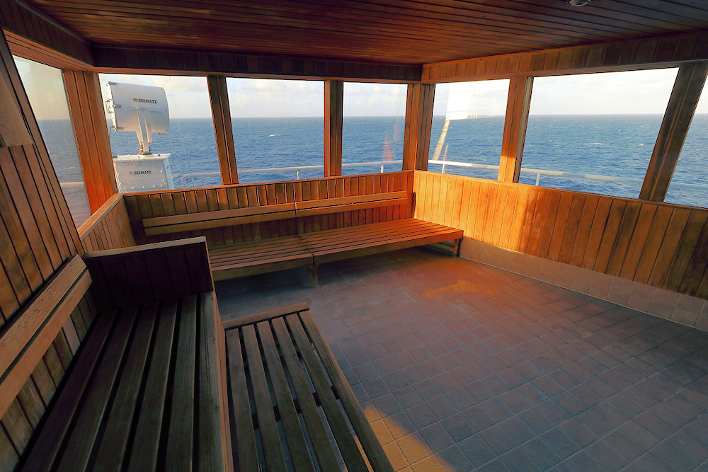 Norwegian Pearl spa sauna