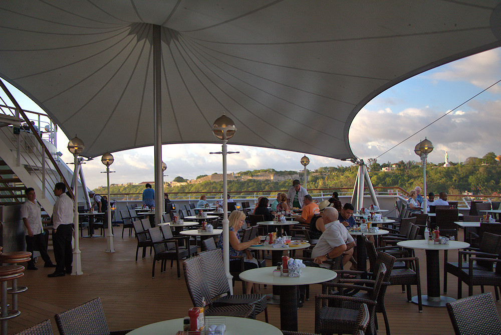 Norwegian Sky outdoor dining