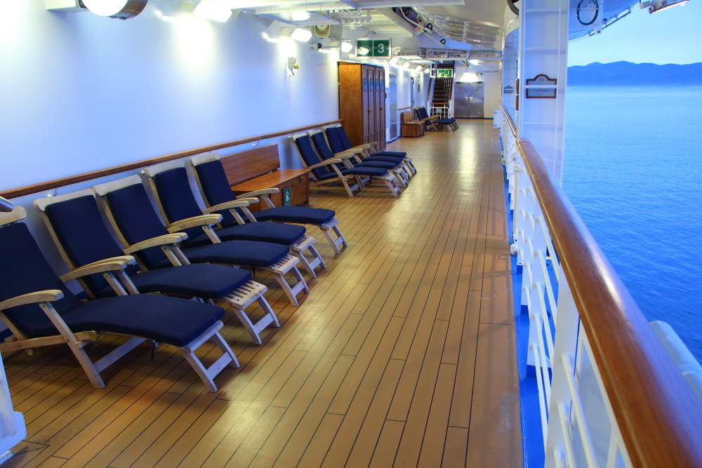 Sapphire Princess Promenade deck